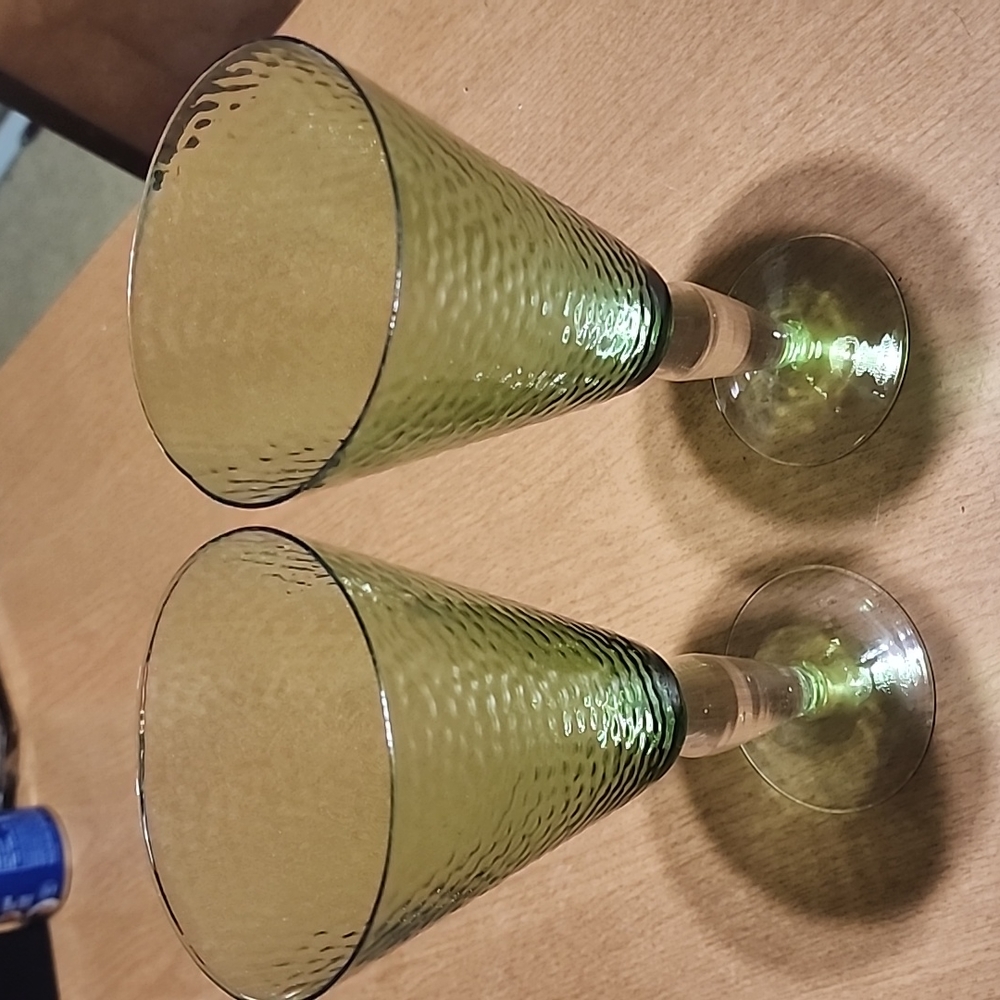SET OF-- 2. GREEN & CLEAR WINE GLASSES.